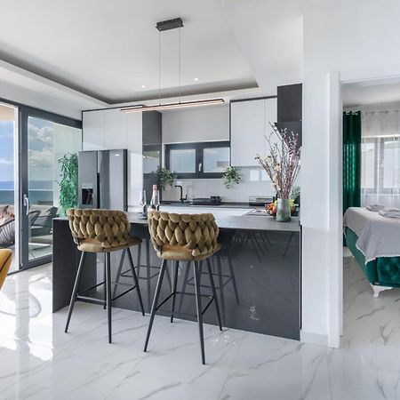 Lux Penthouse Panoramic View With Jacuzzi Apartamento Makarska Exterior foto