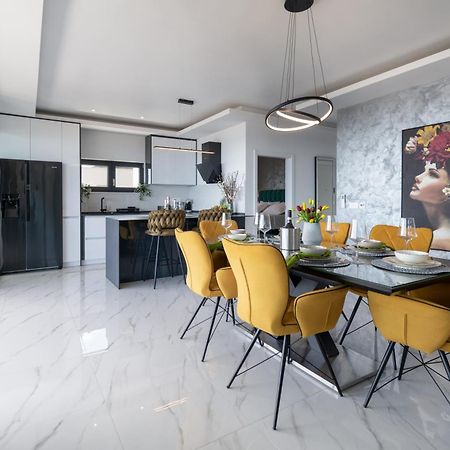 Lux Penthouse Panoramic View With Jacuzzi Apartamento Makarska Exterior foto