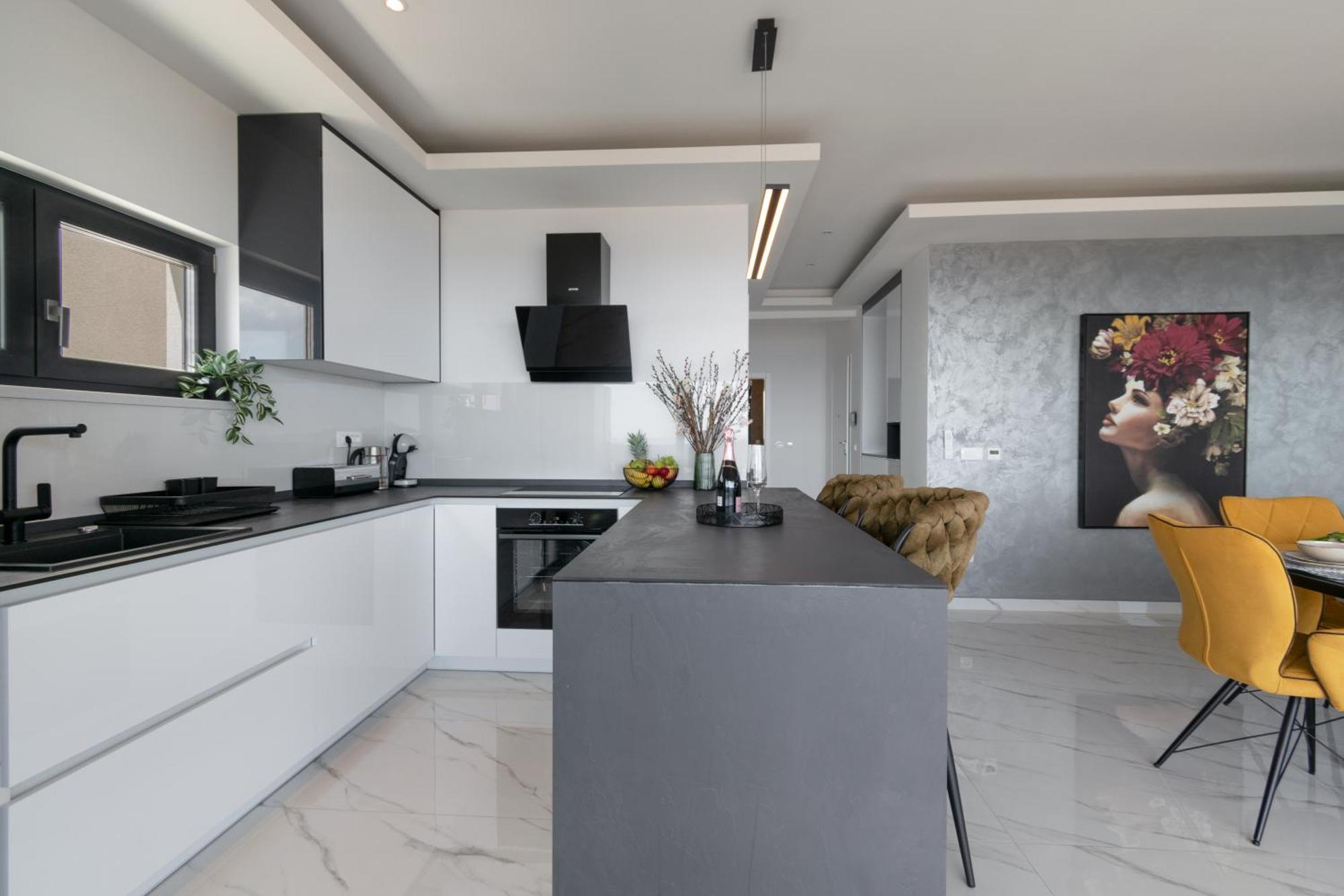 Lux Penthouse Panoramic View With Jacuzzi Apartamento Makarska Exterior foto