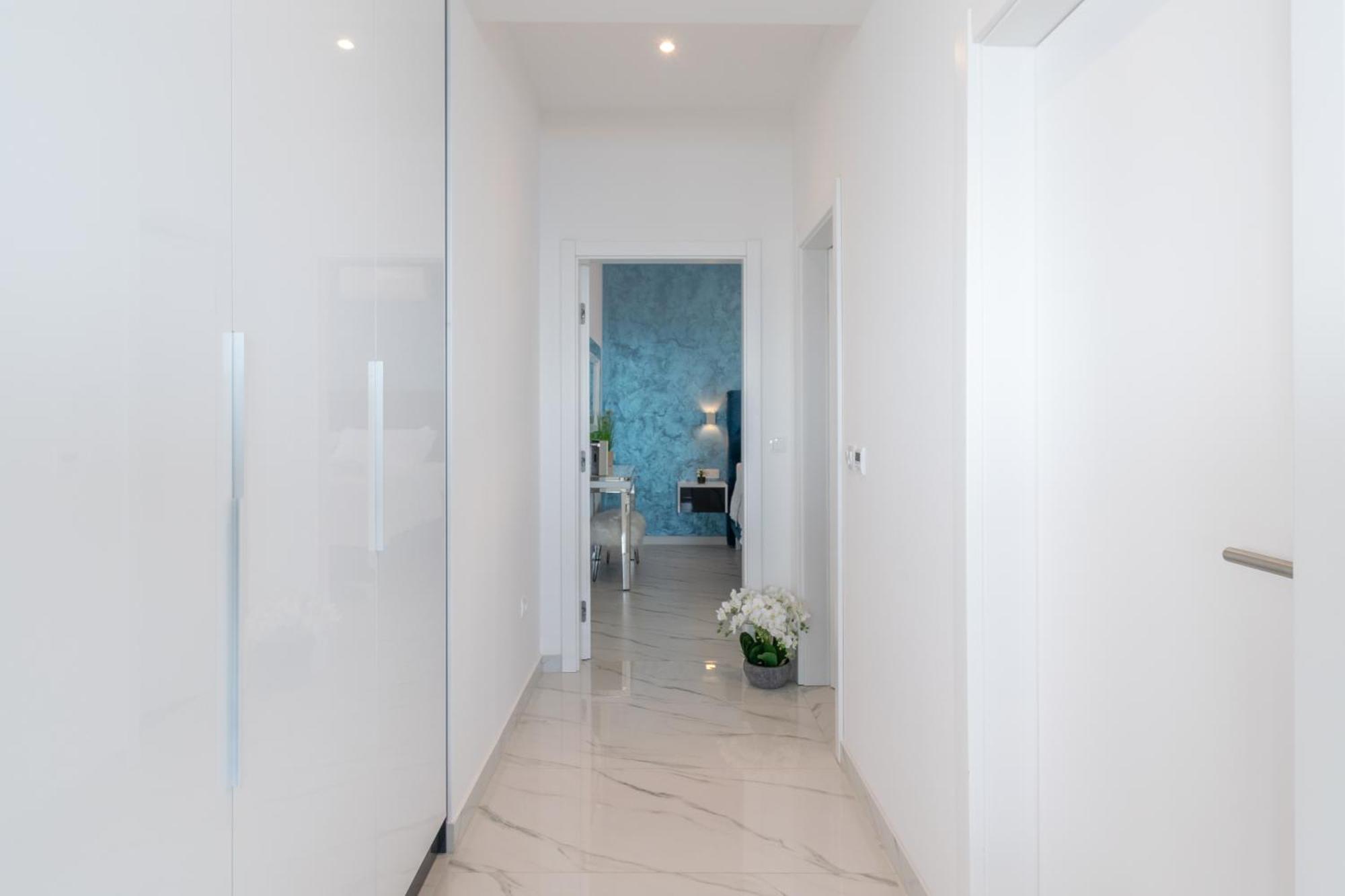 Lux Penthouse Panoramic View With Jacuzzi Apartamento Makarska Exterior foto