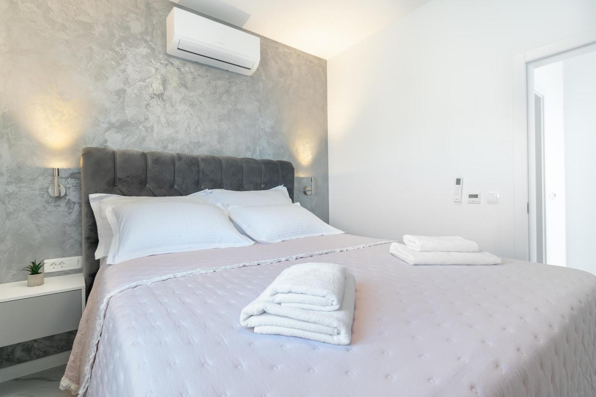 Lux Penthouse Panoramic View With Jacuzzi Apartamento Makarska Exterior foto