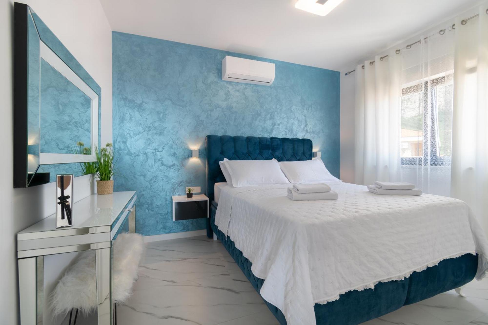 Lux Penthouse Panoramic View With Jacuzzi Apartamento Makarska Exterior foto