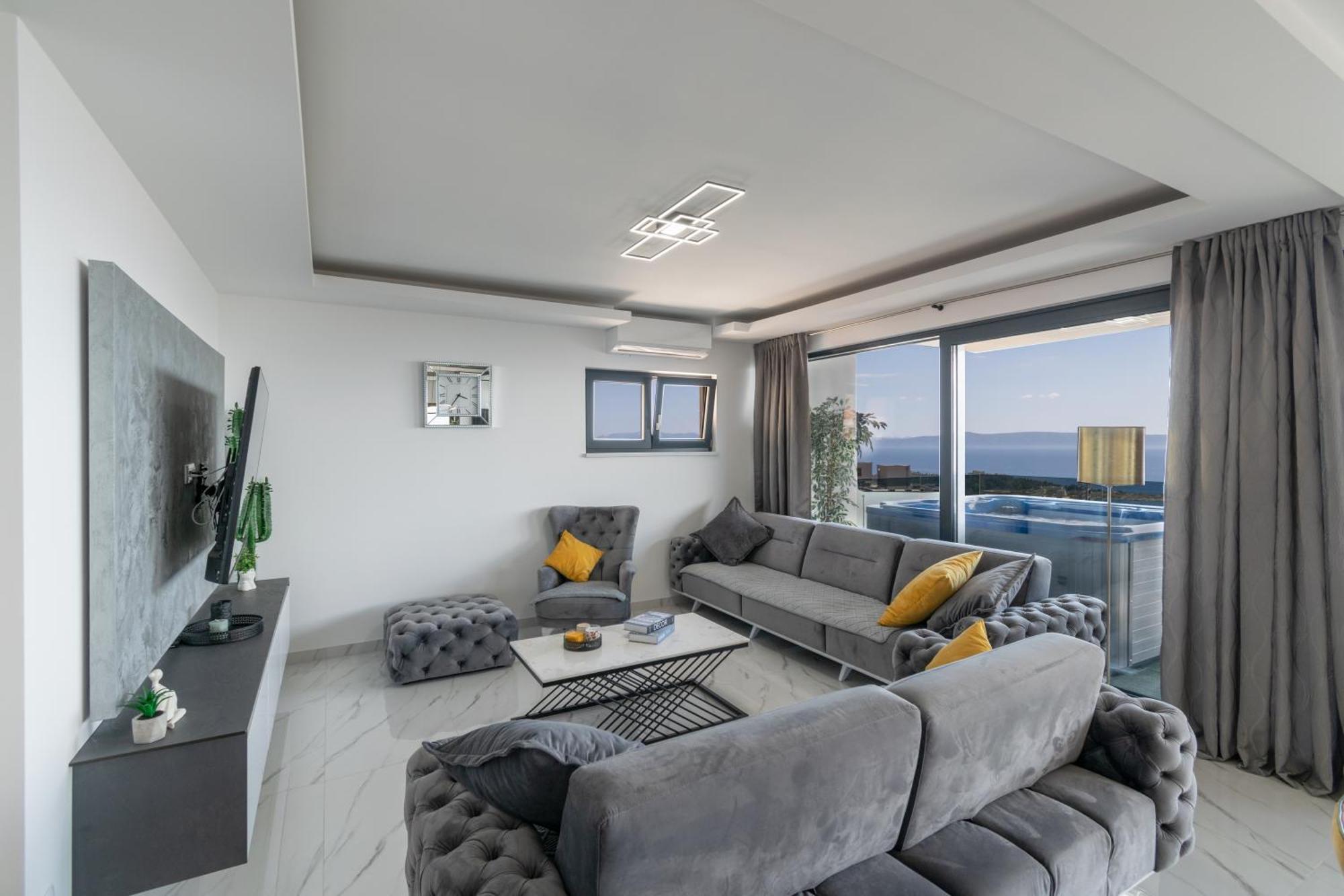 Lux Penthouse Panoramic View With Jacuzzi Apartamento Makarska Exterior foto