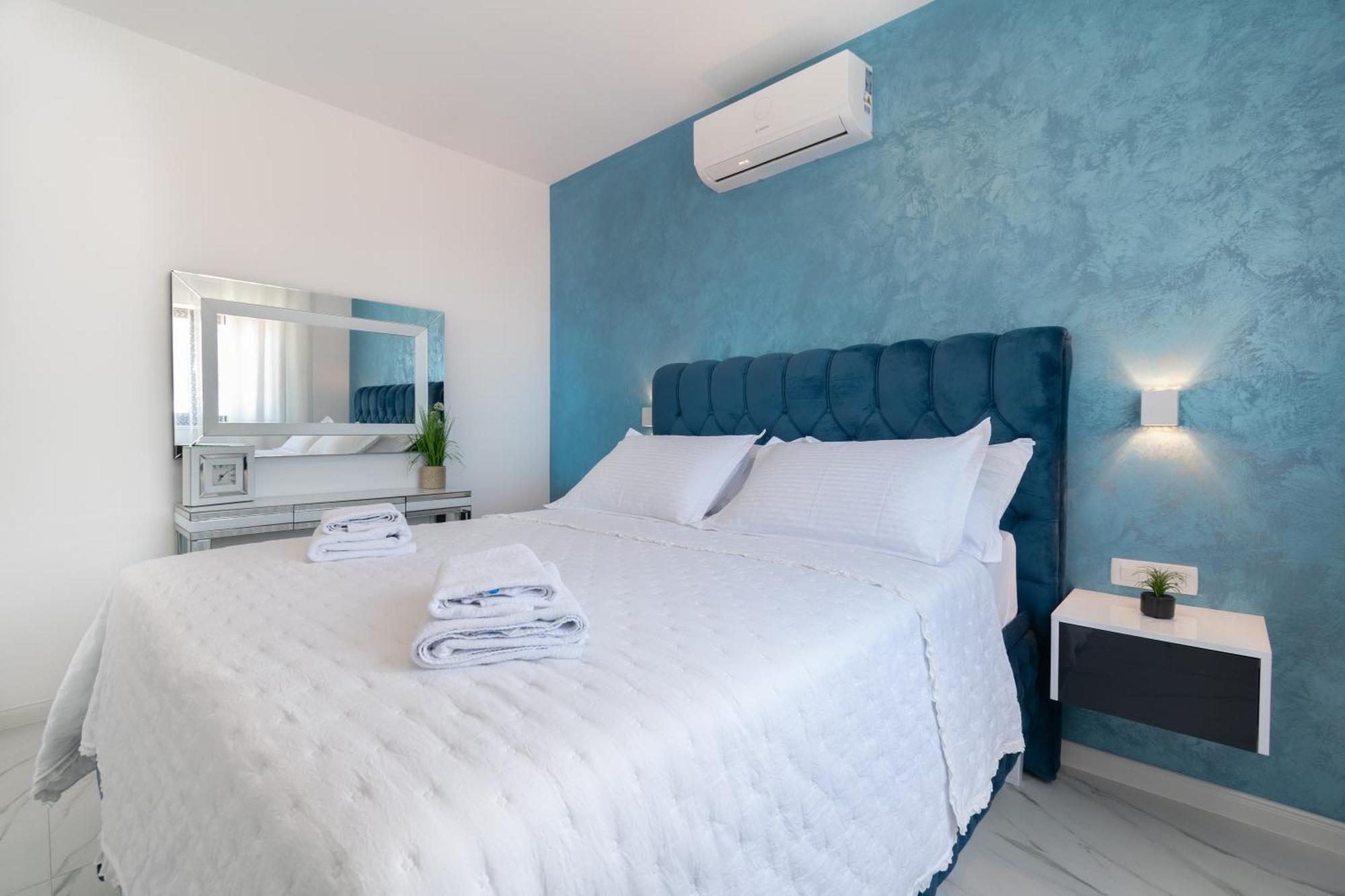 Lux Penthouse Panoramic View With Jacuzzi Apartamento Makarska Exterior foto