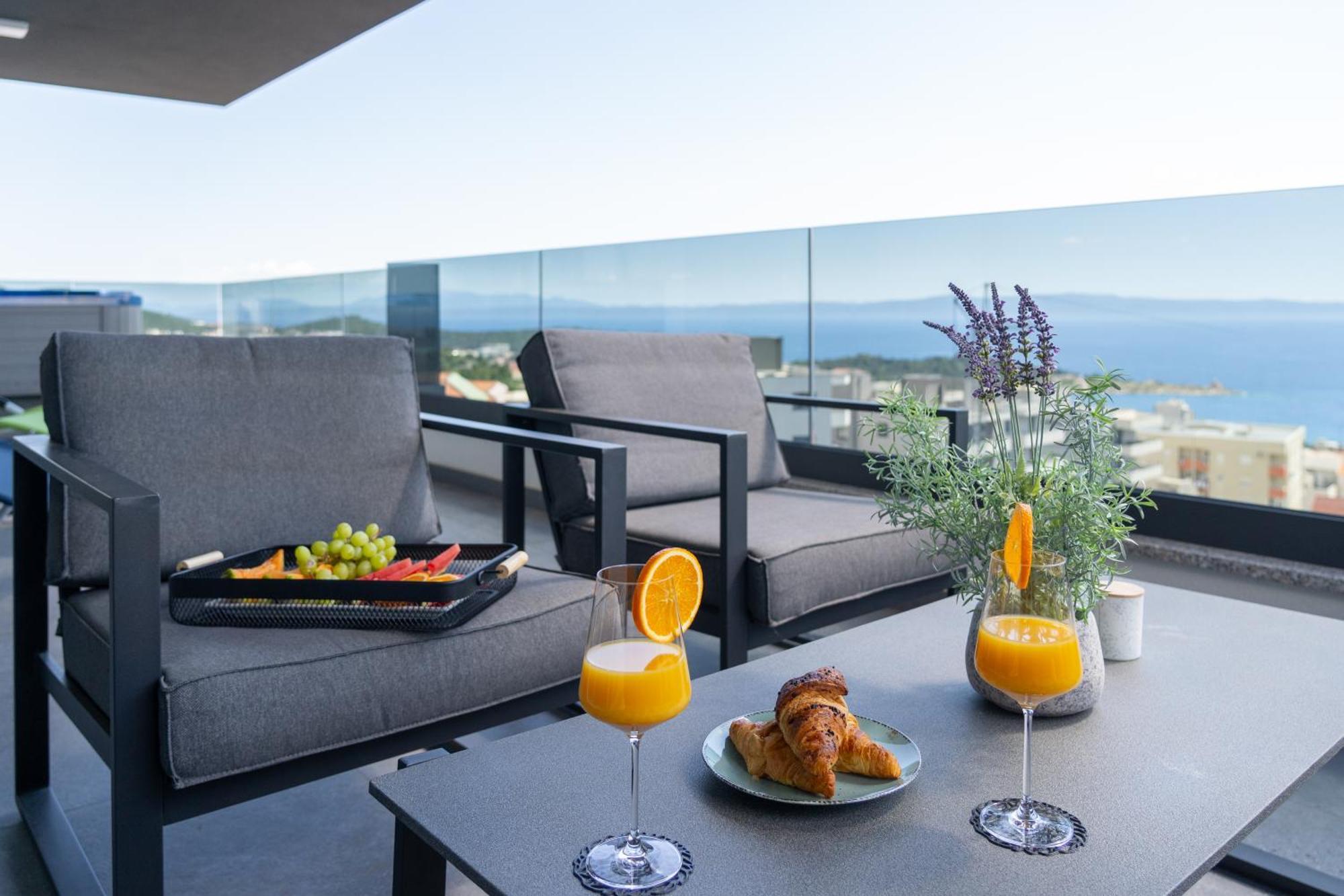 Lux Penthouse Panoramic View With Jacuzzi Apartamento Makarska Exterior foto