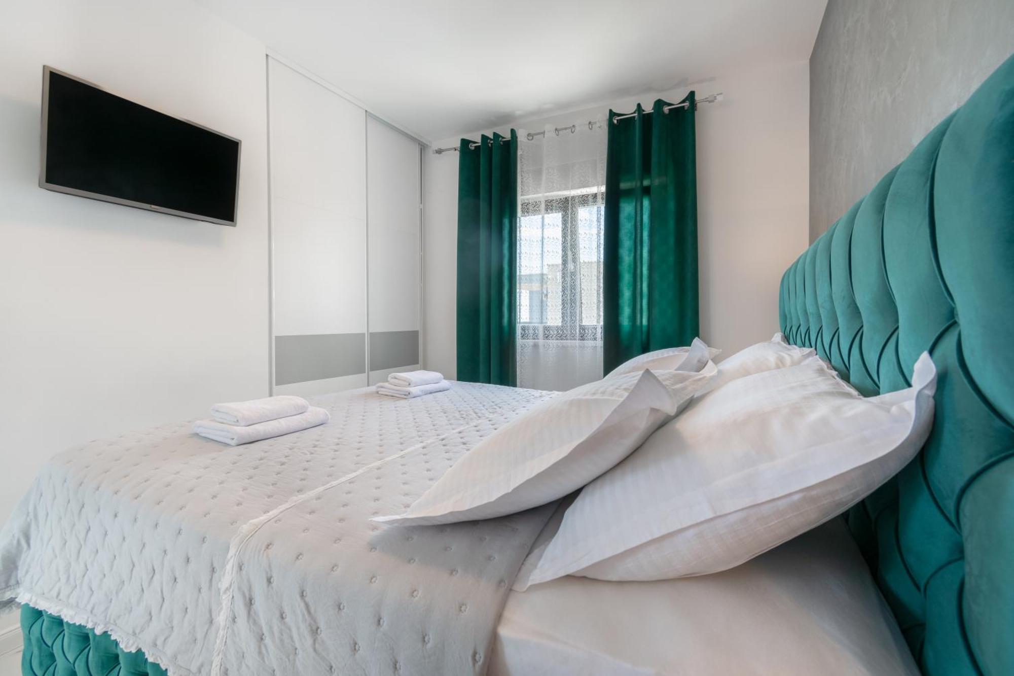 Lux Penthouse Panoramic View With Jacuzzi Apartamento Makarska Exterior foto